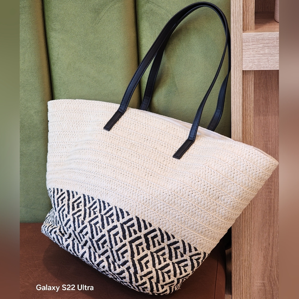 AR New York Woven Women's Large Straw Beach Tote Bag with Black Handles - Picture 6 of 10